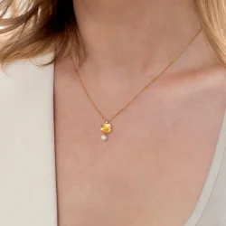 Flora Danica: Firklver perlevedhng - halskde  - forgyldt Slv - FLC-NEPEARL-G