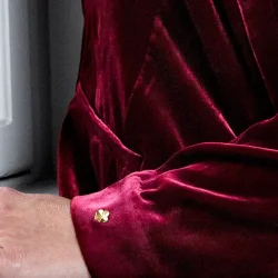 Flora Danica: Firklver pin - forgyldt slv - FLC-Pi-G