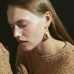 Jane K�nig: Big half moon CREOLE �rering - Forgyldt S�lv - BHMC-XJK24-1-G