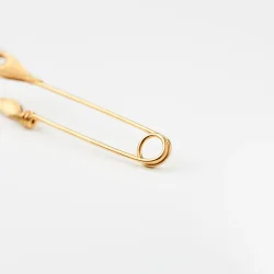 OLE LYNGGAARD COPENHAGEN: Under the sea Fish Hook broche - Lille -Guld - A3213-401