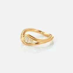 OLE LYNGGAARD COPENHAGEN: Ocean Drop solitaire Ring - Stor - Guld - Diamant - A3283-402