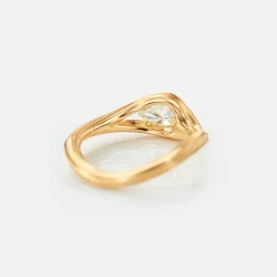 OLE LYNGGAARD COPENHAGEN: Ocean Drop solitaire Ring - Stor - Guld - Diamant - A3283-402