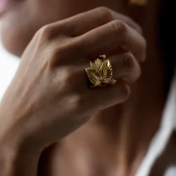 Flora Danica: Rosenblad Statement ring - forgyldt s�lv - Diamant - ROS-STRI-G