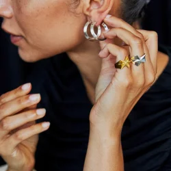 Jane K�nig: Chunky night magic Hoop �rering - Forgyldt S�lv - CNMH-AW24-G