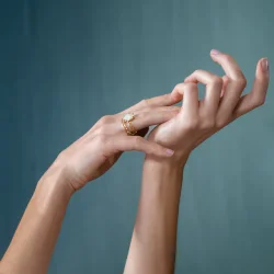 OLE LYNGGAARD COPENHAGEN: BoHo Ring - Guld - Opal - Diamanter - A2929-401