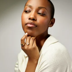 OLE LYNGGAARD COPENHAGEN: BoHo Ring - Guld - Rosakvarts - Diamanter -  A2929-406