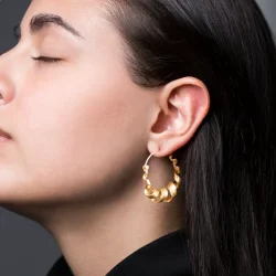 Jane Knig: CURLY HOOPS rering - STOR - MAT FORGYLDT - JK-0321E-G